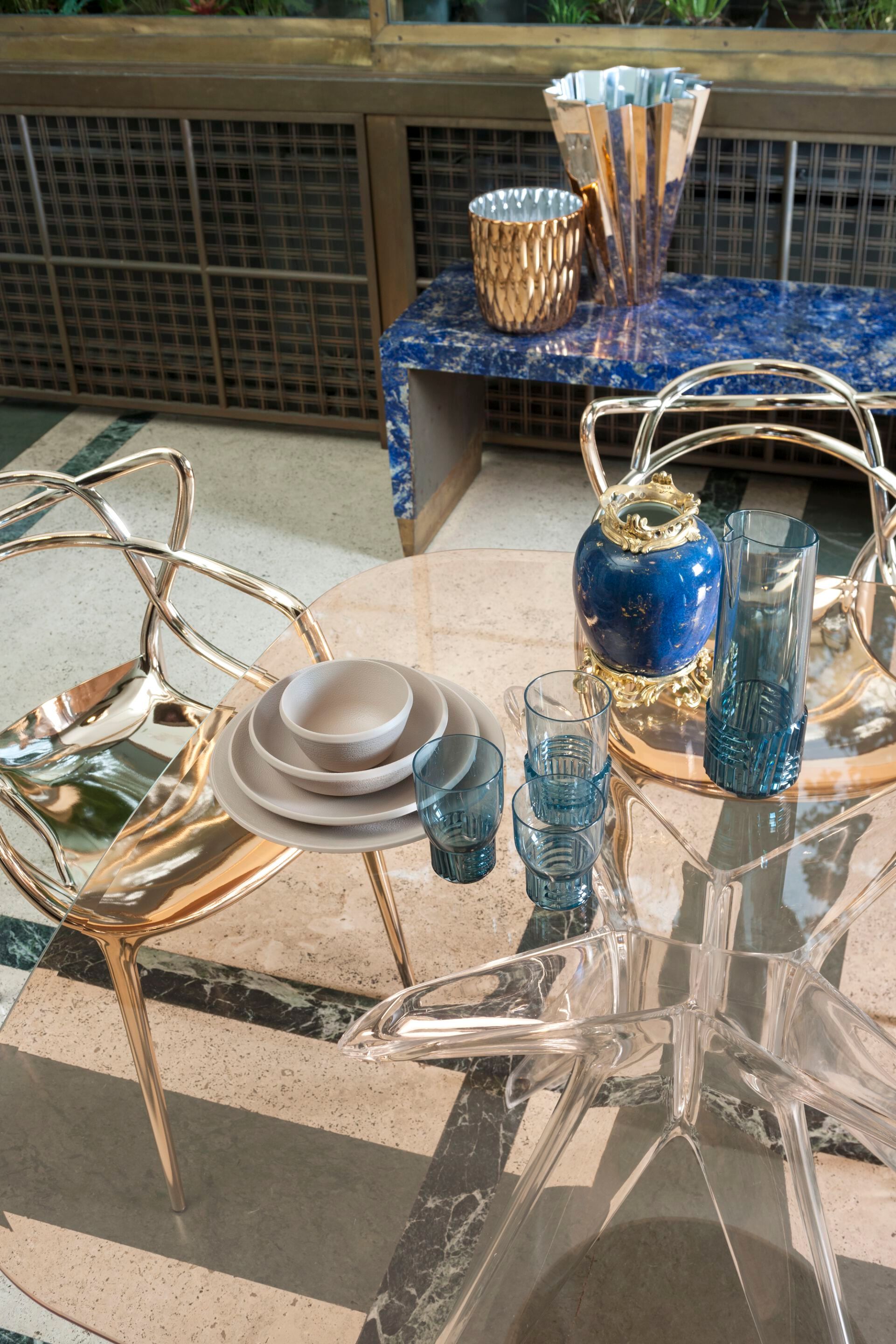 Набор бокалов для вина из инженерного пластика Kartell сюжет ARCH-00103101 - Вид №3