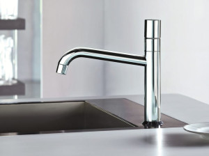 Смеситель для кухни с поворотным изливом