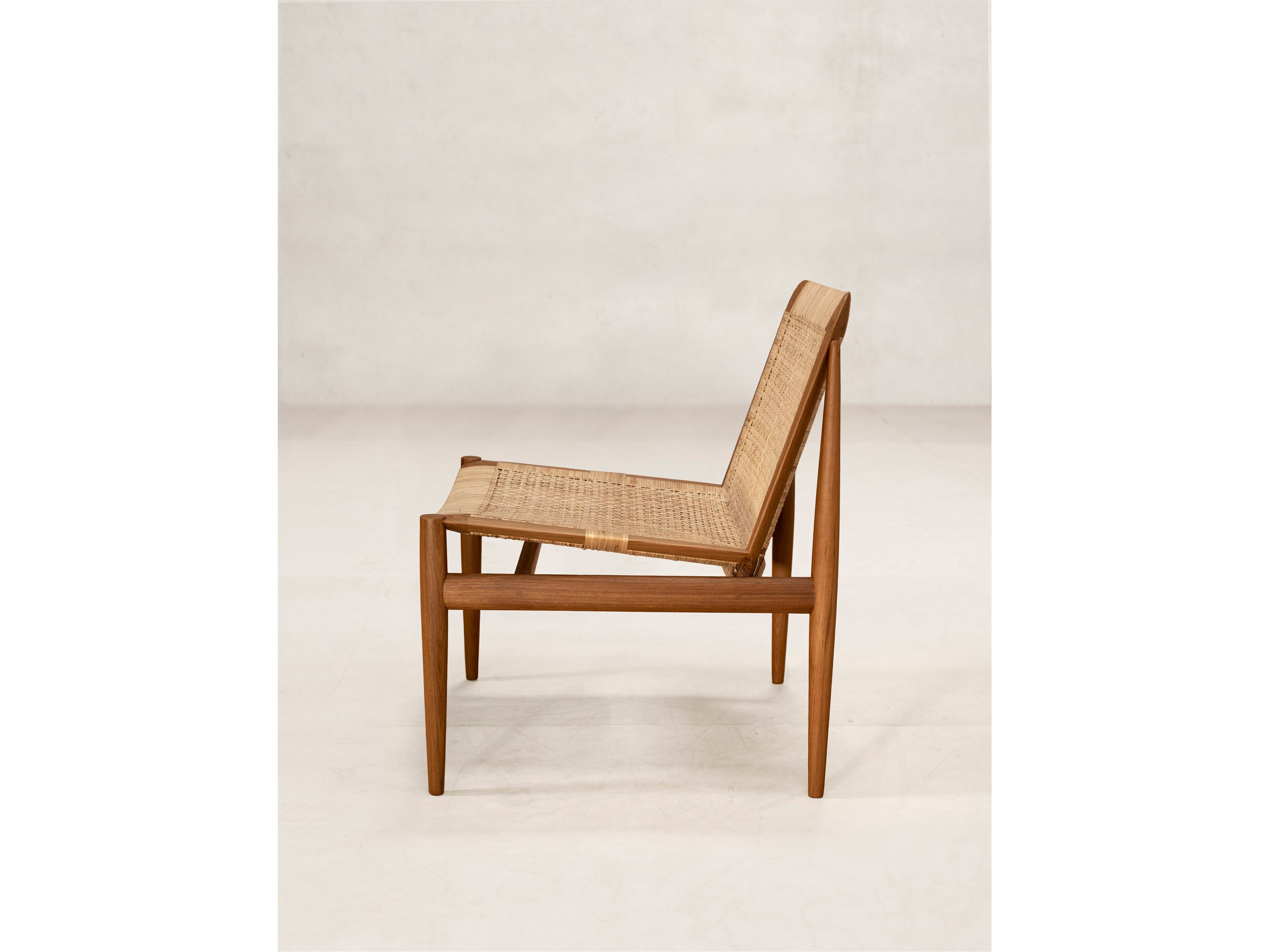 Стул из тикового дерева Phantom Hands Tangāli ARCH-00060356 - Вид №11