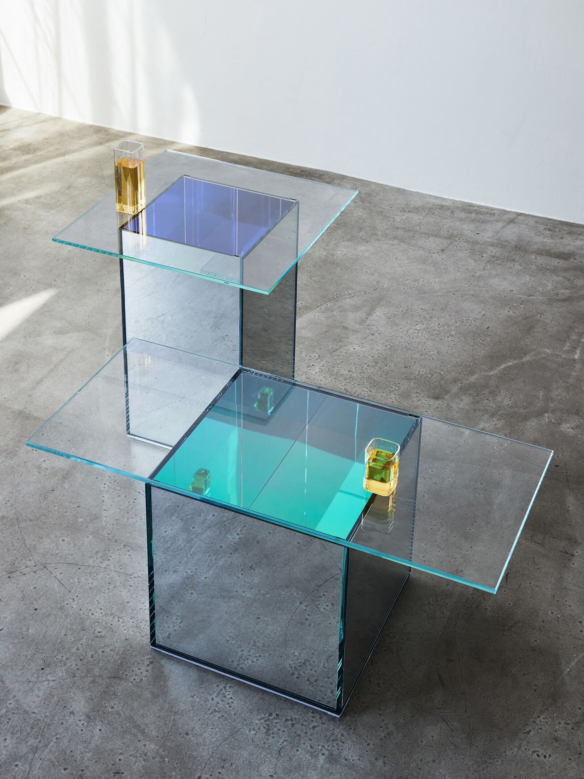 Высокий стеклянный журнальный столик Caroline Chao вид ARCH-00081378 - Вид №2