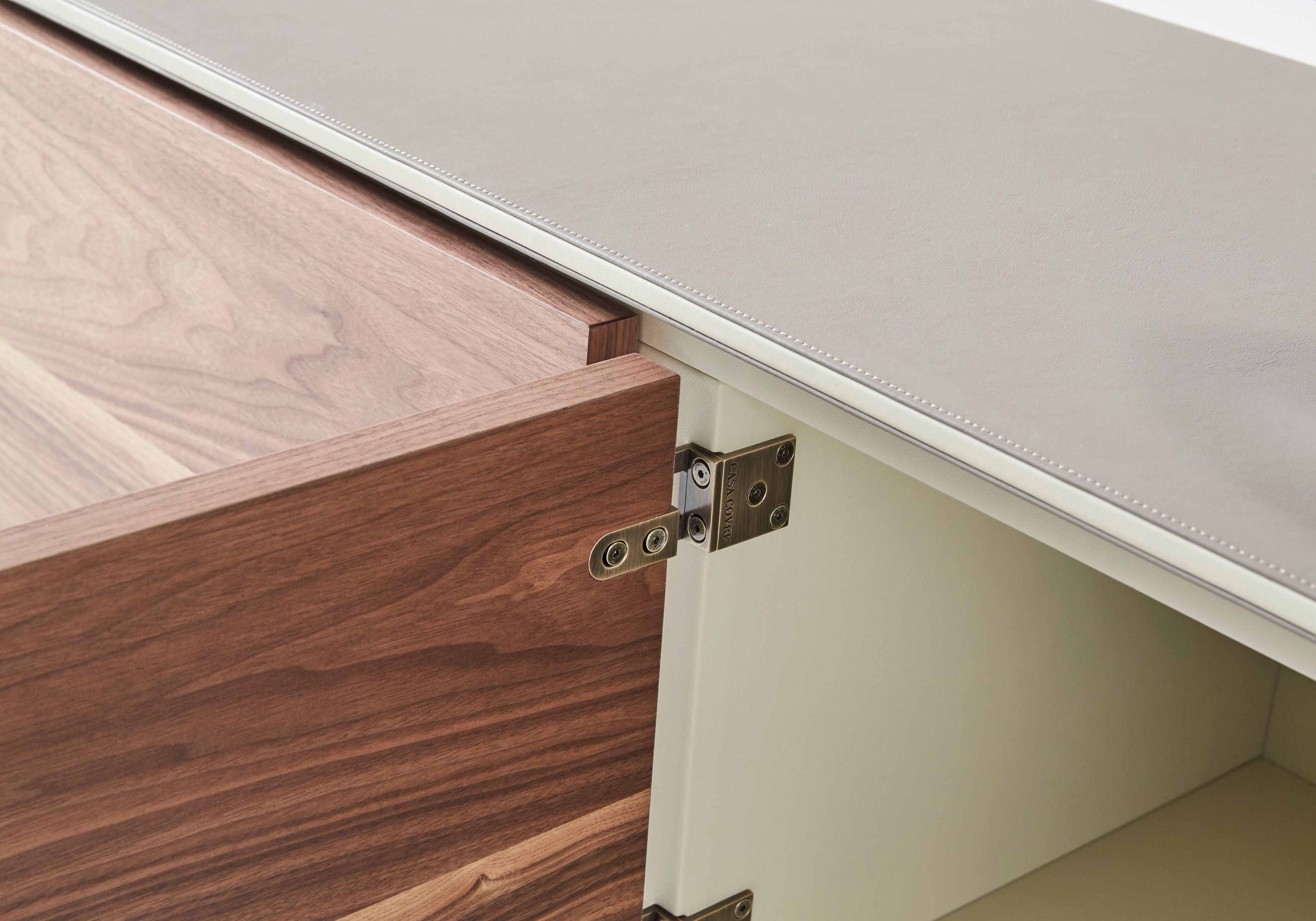 Деревянный шкаф с кожаной обивкой Casa Covre Лидо ARCH-00067071 - Вид №8