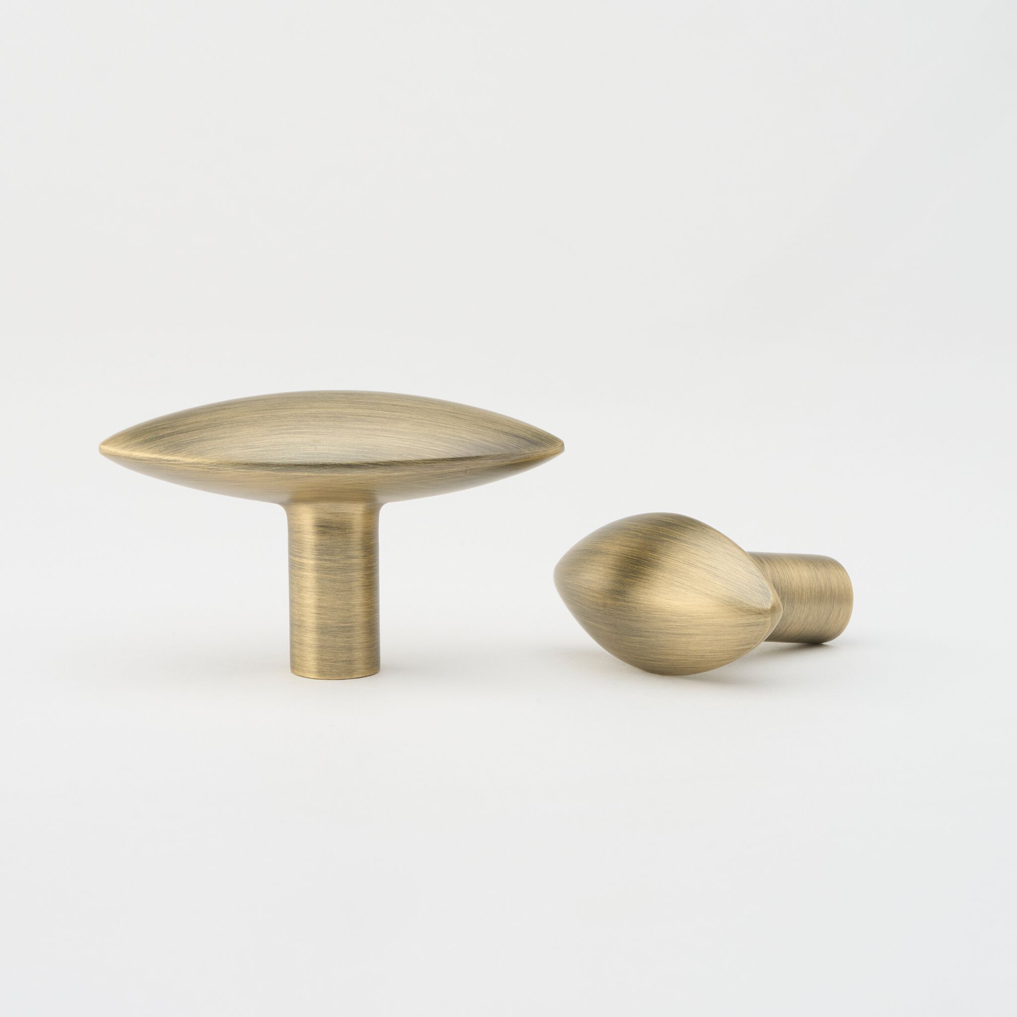 Латунная ручка Lo & Co Interiors Almond ARCH-00063487 - Вид №44