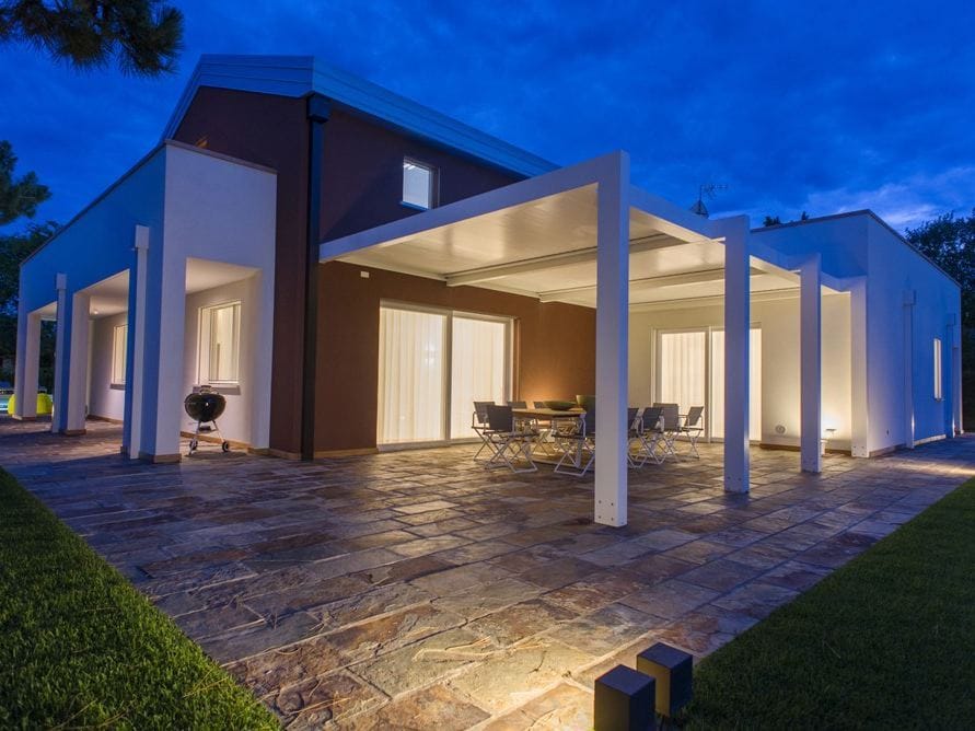 Пергола из алюминия с поворотными пластинами STUDIO 66 BLADE 180 ARCH-00037743