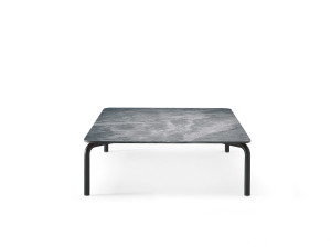 Низкий квадратный садовый столик