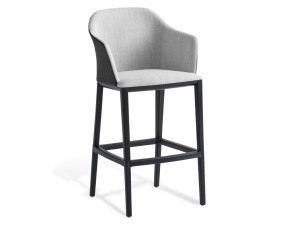 Мягкий стул с подлокотниками