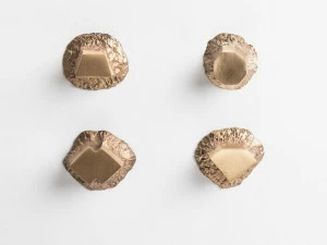 NJ Interiors Ручка из латуни Sculture funzionali