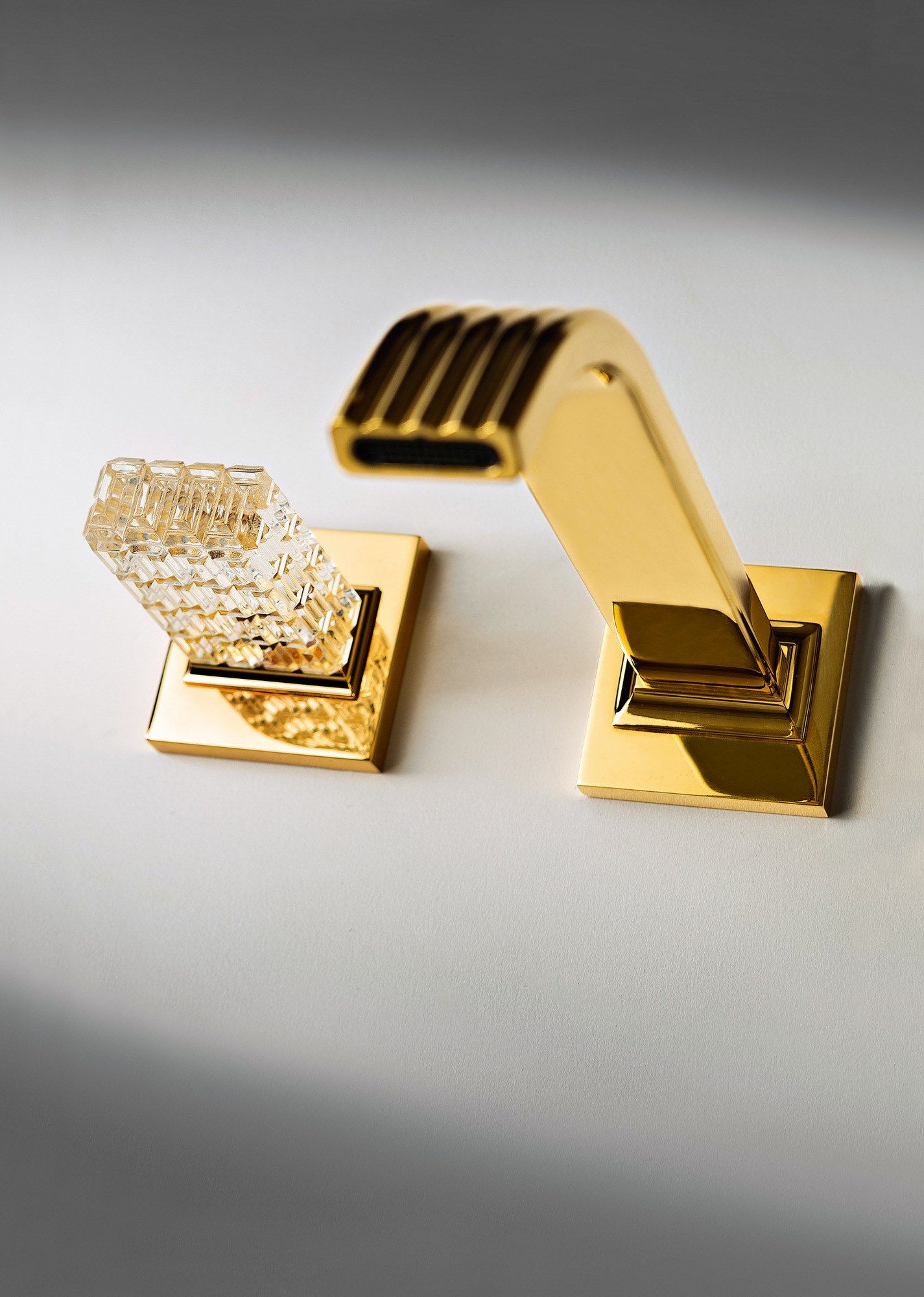 Латунный настенный смеситель для раковины с 3 отверстиями Rubinetterie Treemme ARCH-00092338 - Вид №1