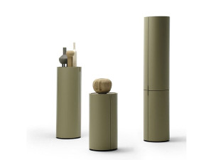 Многослойный шкаф с распашными дверцами