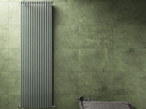 Вертикальный полотенцесушитель с горячей водой из углеродистой стали