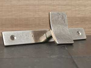 Бронзовая настенная вешалка