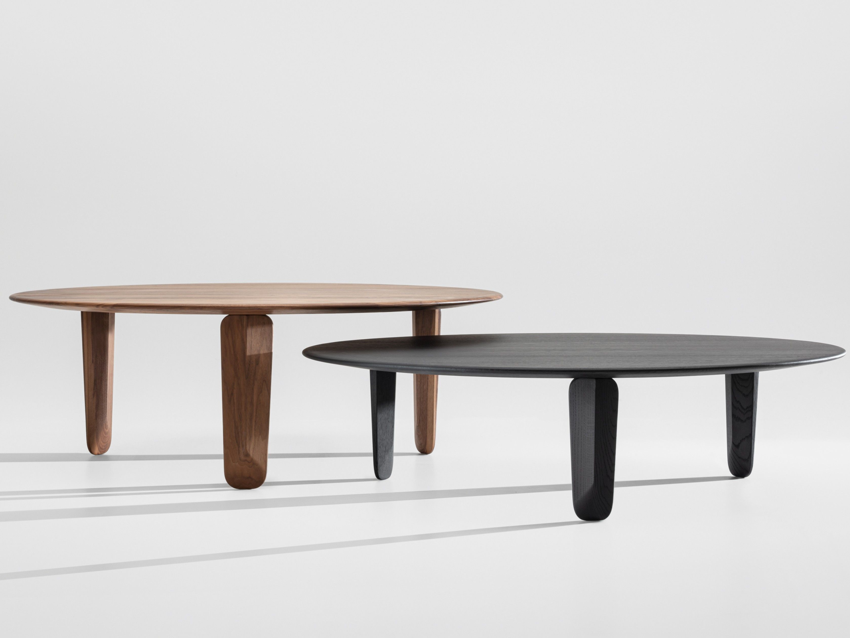 Круглый низкий журнальный столик из массива дерева ZEITRAUM Kuyu ARCH-00041048 - Вид №1