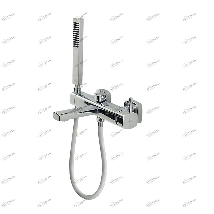 Смеситель для ванны настенного монтажа 1/2 ”. Керамический картридж Ø35 мм. Автоматический переключатель и аэратор «Плюс». Межосевое расстояние 150 +/- 15 мм. Включает 175 см. длинный гибкий душ, ручной душ и настенный кронштейн.  Nk concept NOKEN 1001309 100130994