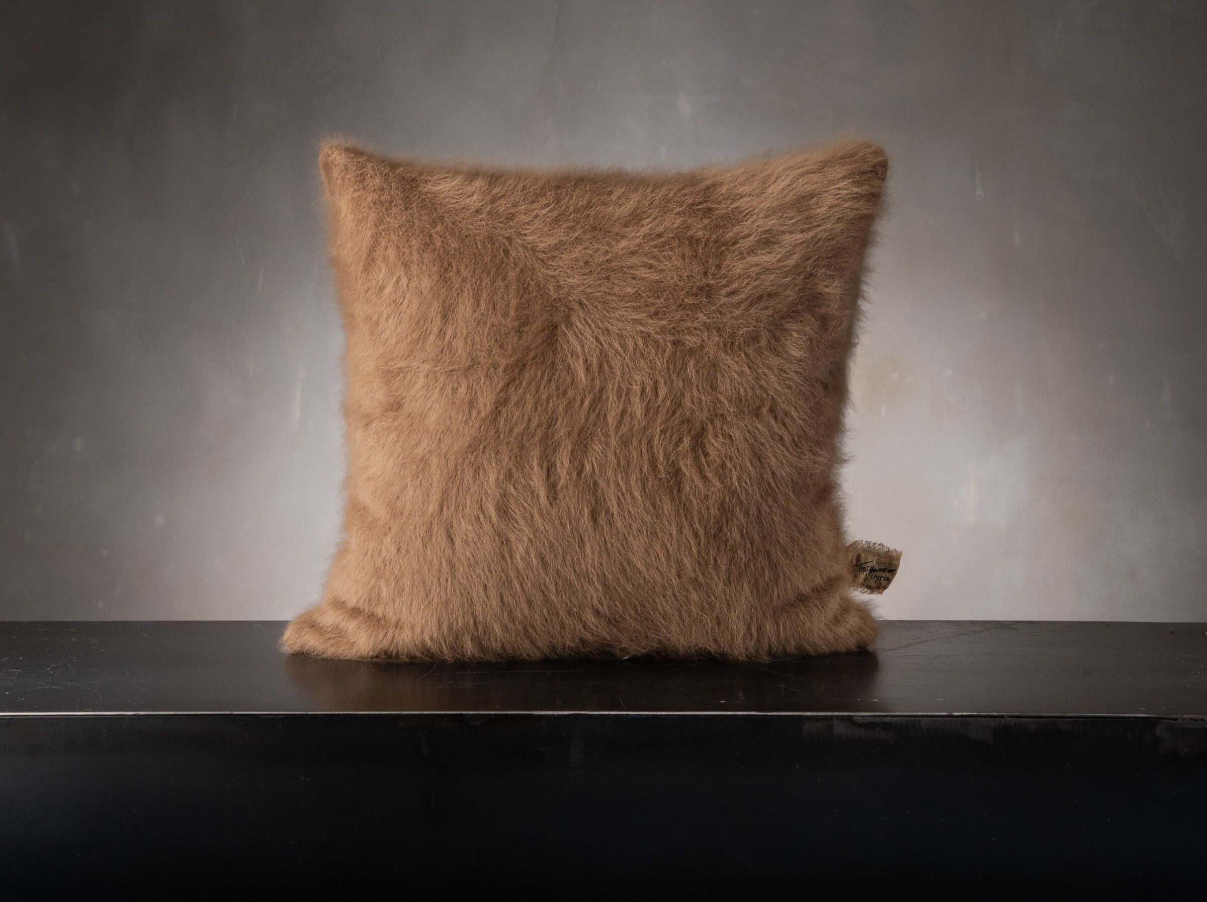 Квадратная подушка из шерсти и ангоры The House of Lyria WOODY ALLAN ARCH-00087214