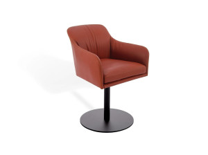 Вращающийся мягкий стул с подлокотниками