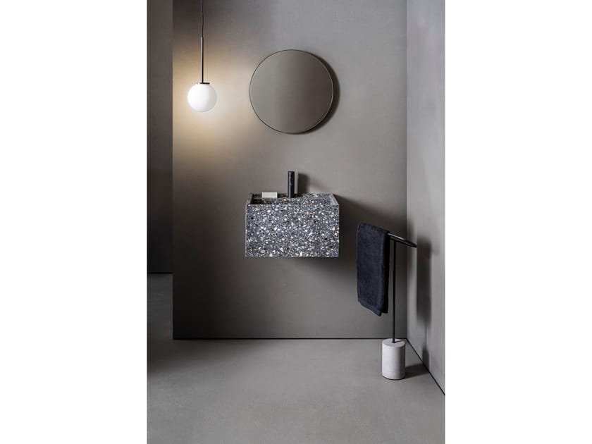 Состав ванной комнаты с раковиной, лампой и держателем для полотенец Pirovano Пилар ARCH-00037490