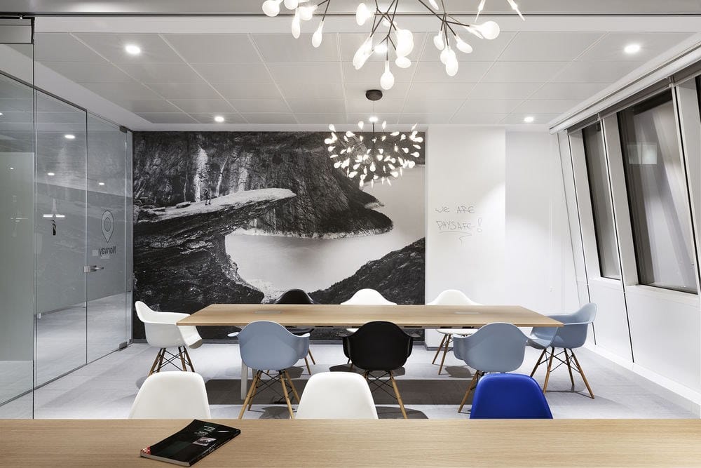 Мягкий тканевый стул с подлокотниками VITRA Eames Plastic Chair ARCH-00061576 - Вид №7