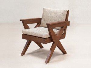 Кресло из тикового дерева с подлокотниками