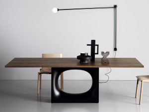 Деревянный прямоугольный стол для гостиной