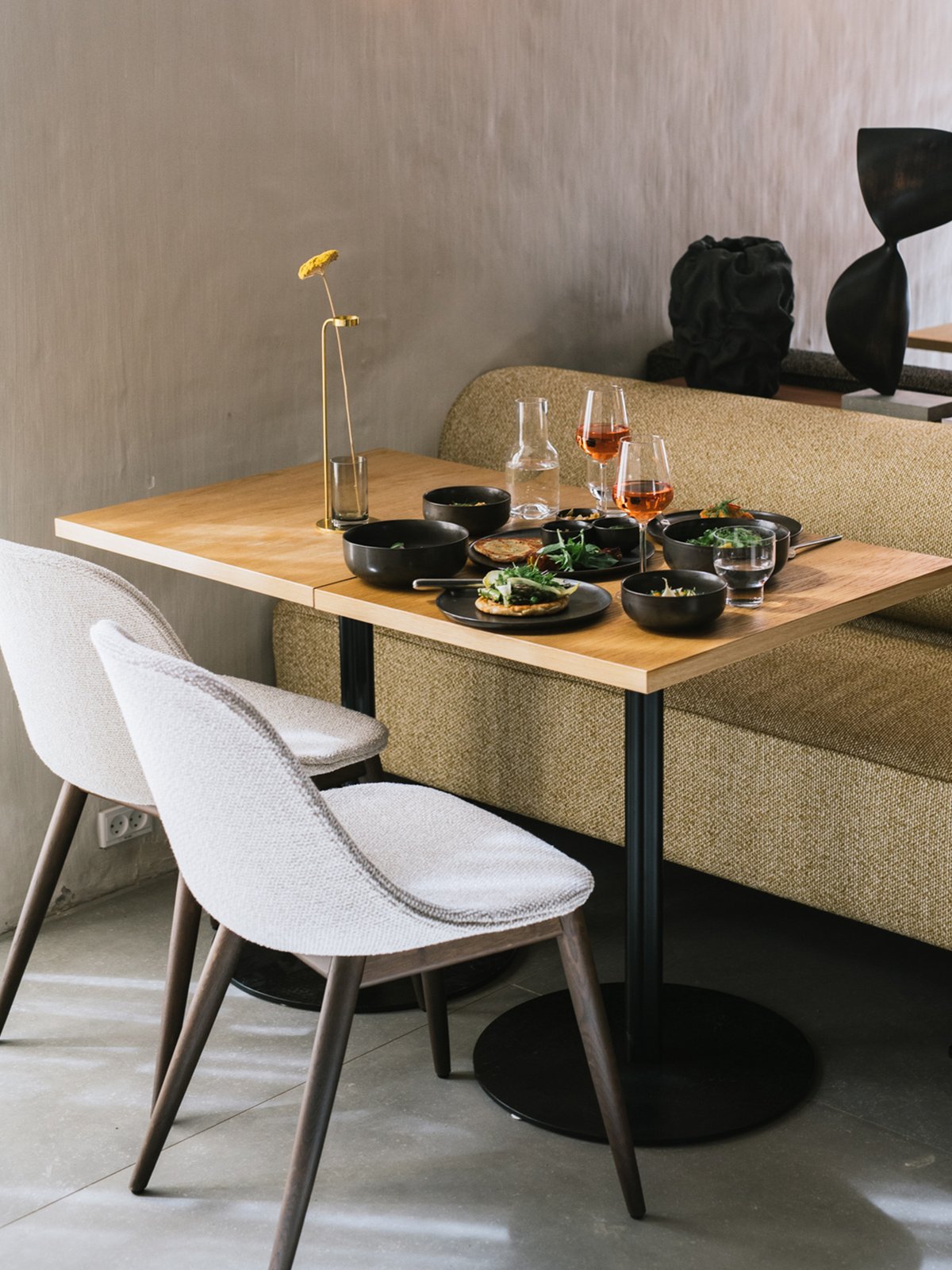 9395004-010601ZZ MENU Боковой обеденный стул Harbour, деревянная основа, обитый Темный мореный дуб | Дакар - 0311  - Вид №4