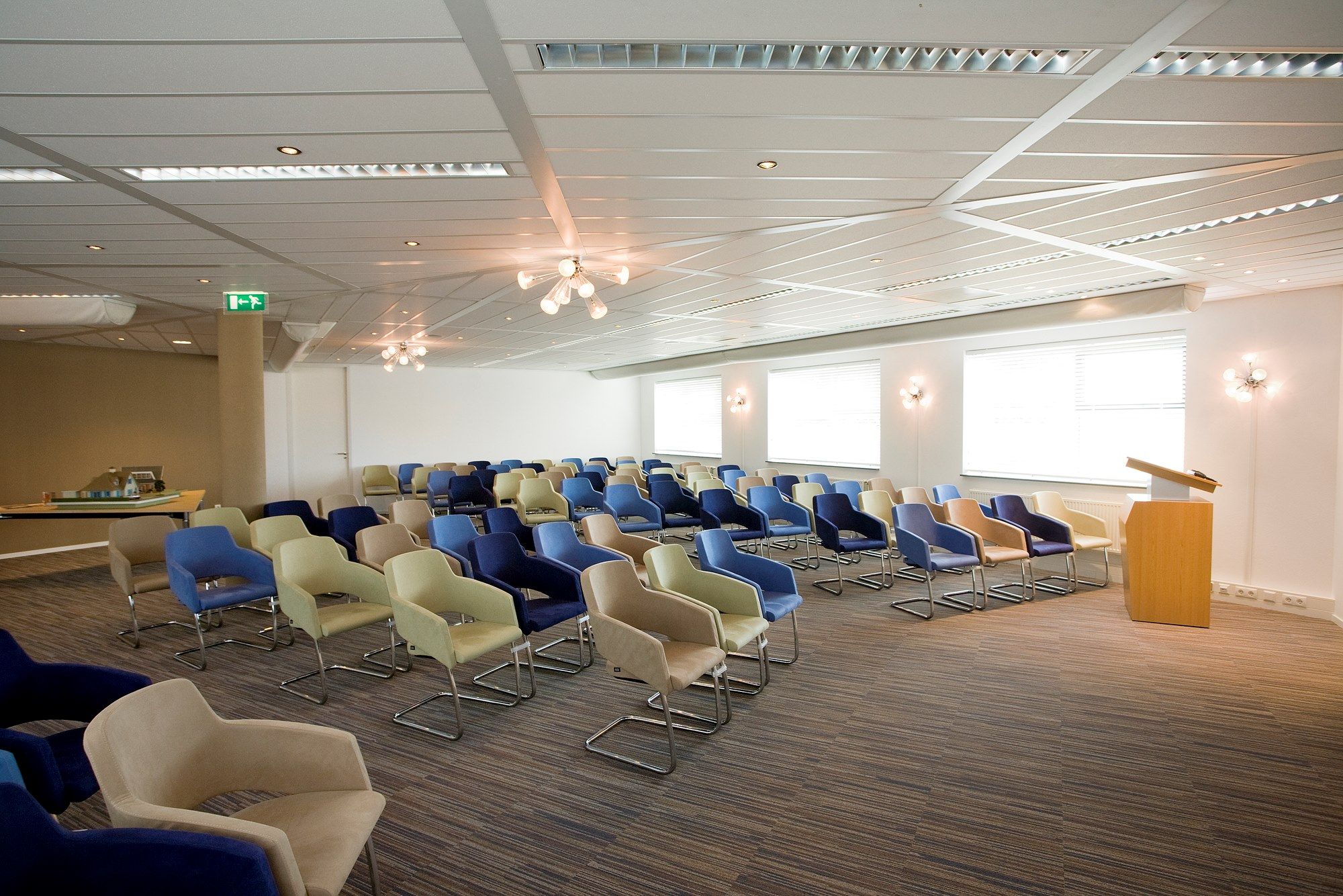 Мягкий стул на базе саней SITIA Major ARCH-00122273 - Вид №2