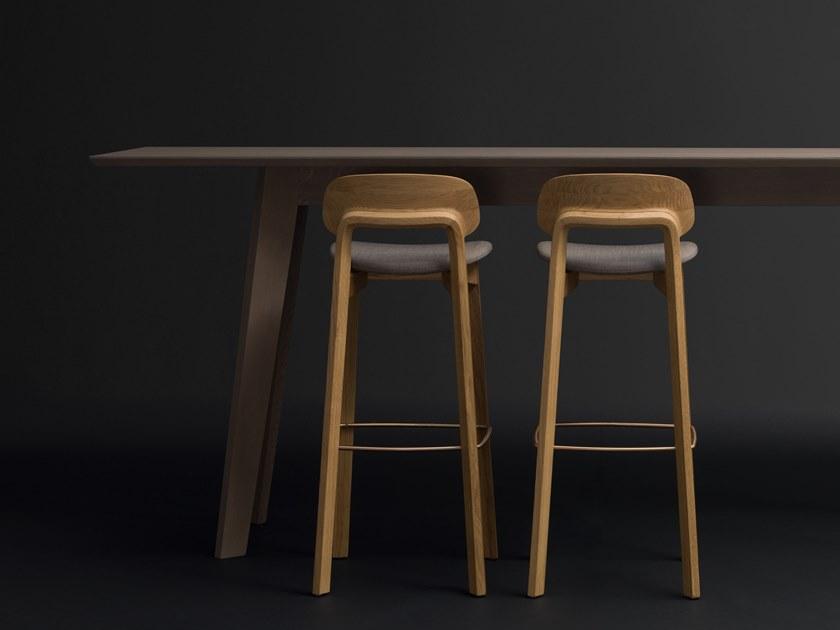 ZEITRAUM Барный стул из массива дерева с подставкой для ног Nonoto sun-id-1408063 - Вид №4