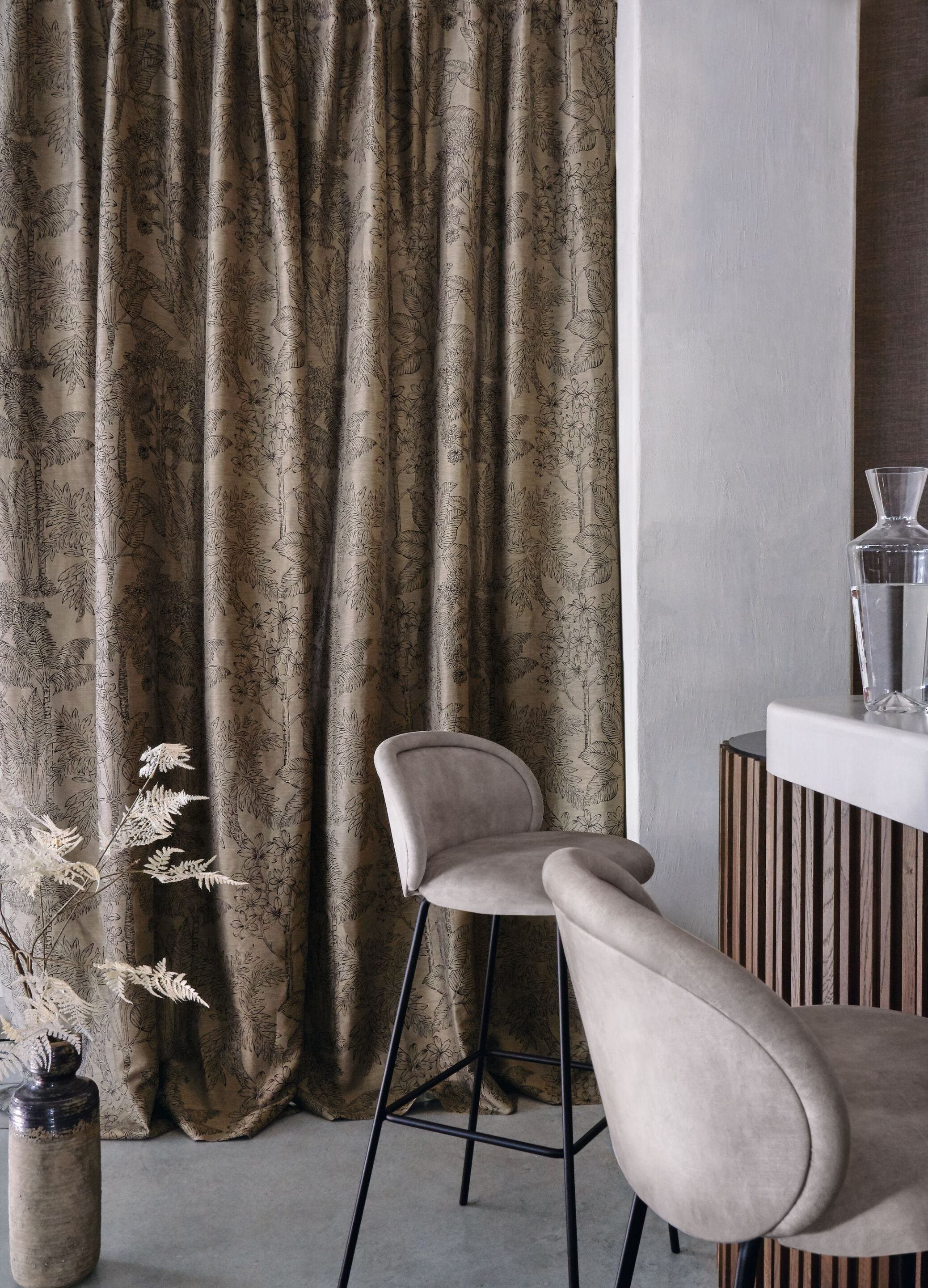 Жаккардовая ткань для штор с графическим рисунком Casamance Voyage Imaginaire ARCH-00127921 - Вид №1