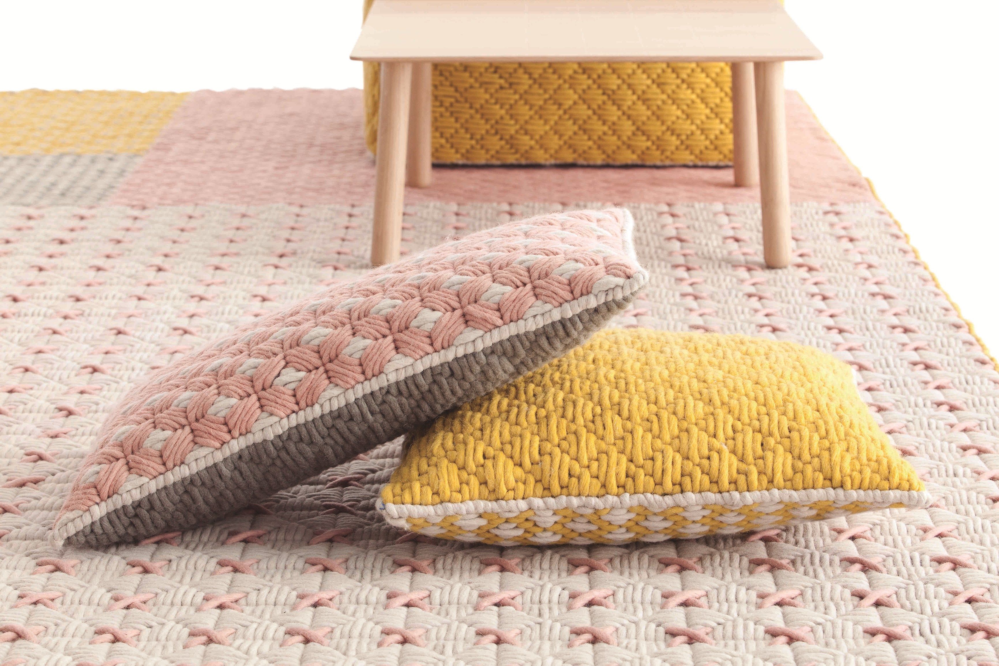 Ткань ручной вышивки прямоугольная подушка GAN Silaï ARCH-00124029