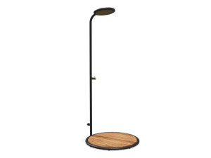 Алюминиевый и деревянный душ на открытом воздухе