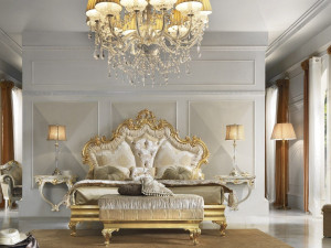 Деревянная двуспальная кровать с мягким изголовьем