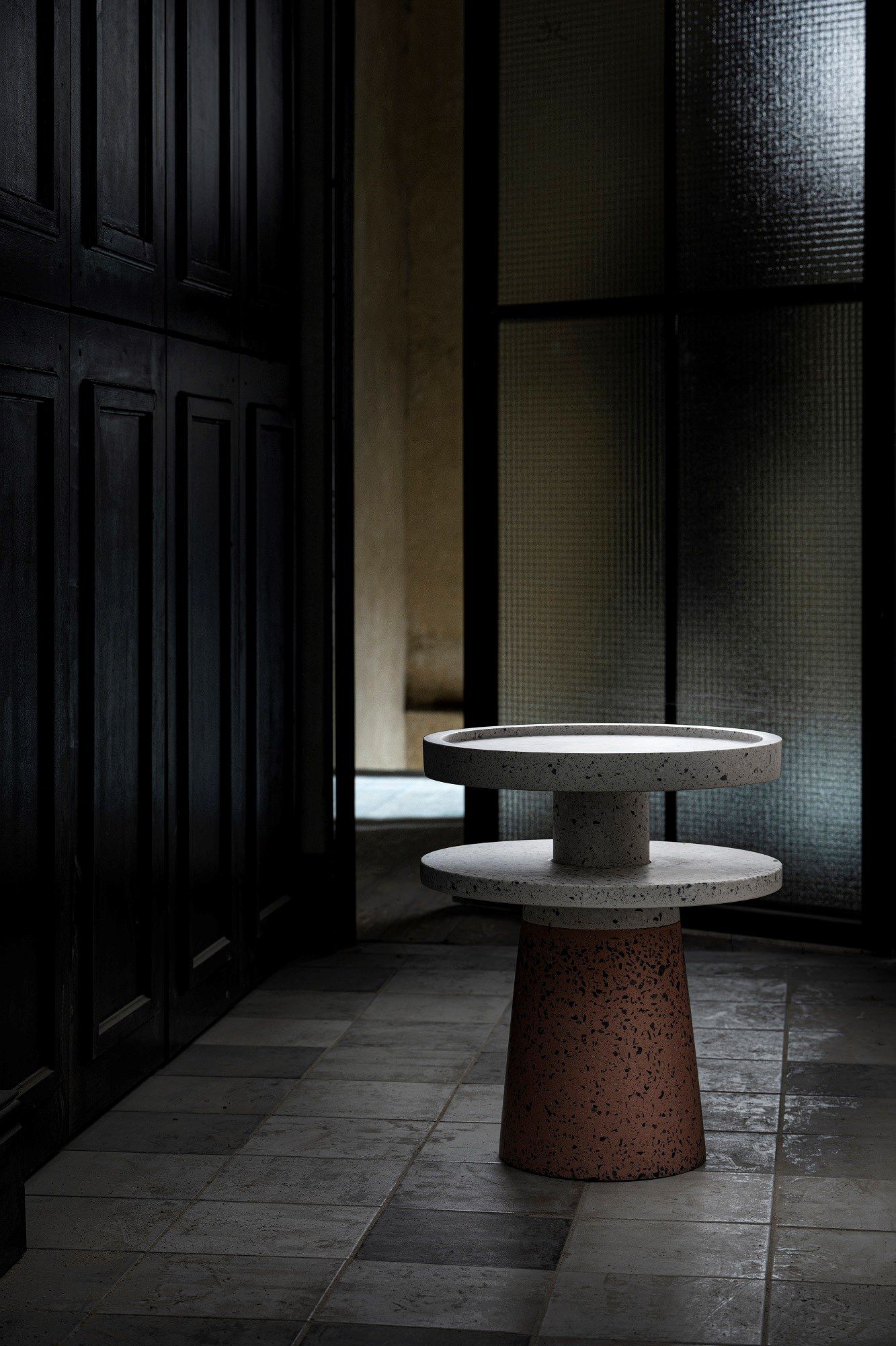 Круглый бетонный журнальный столик URBI et ORBI TERRA INCOGNITA DOUBLE ARCH-00048440 - Вид №2