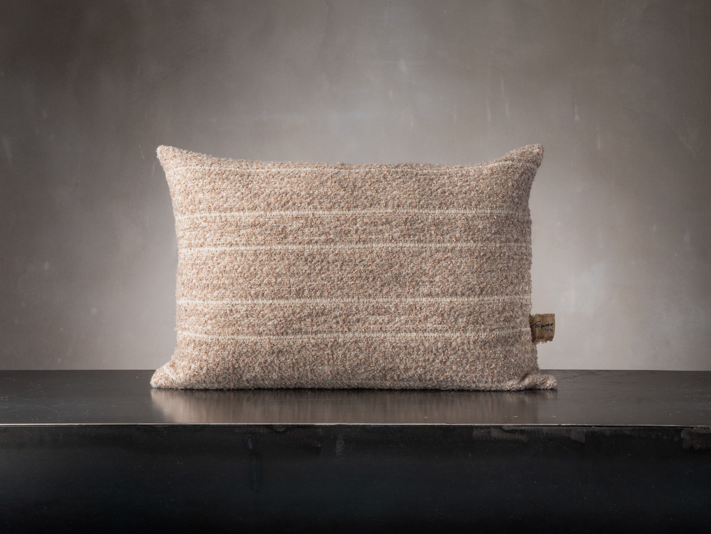 Прямоугольная шерстяная подушка The House of Lyria BENTIVOGLIO ARCH-00084728