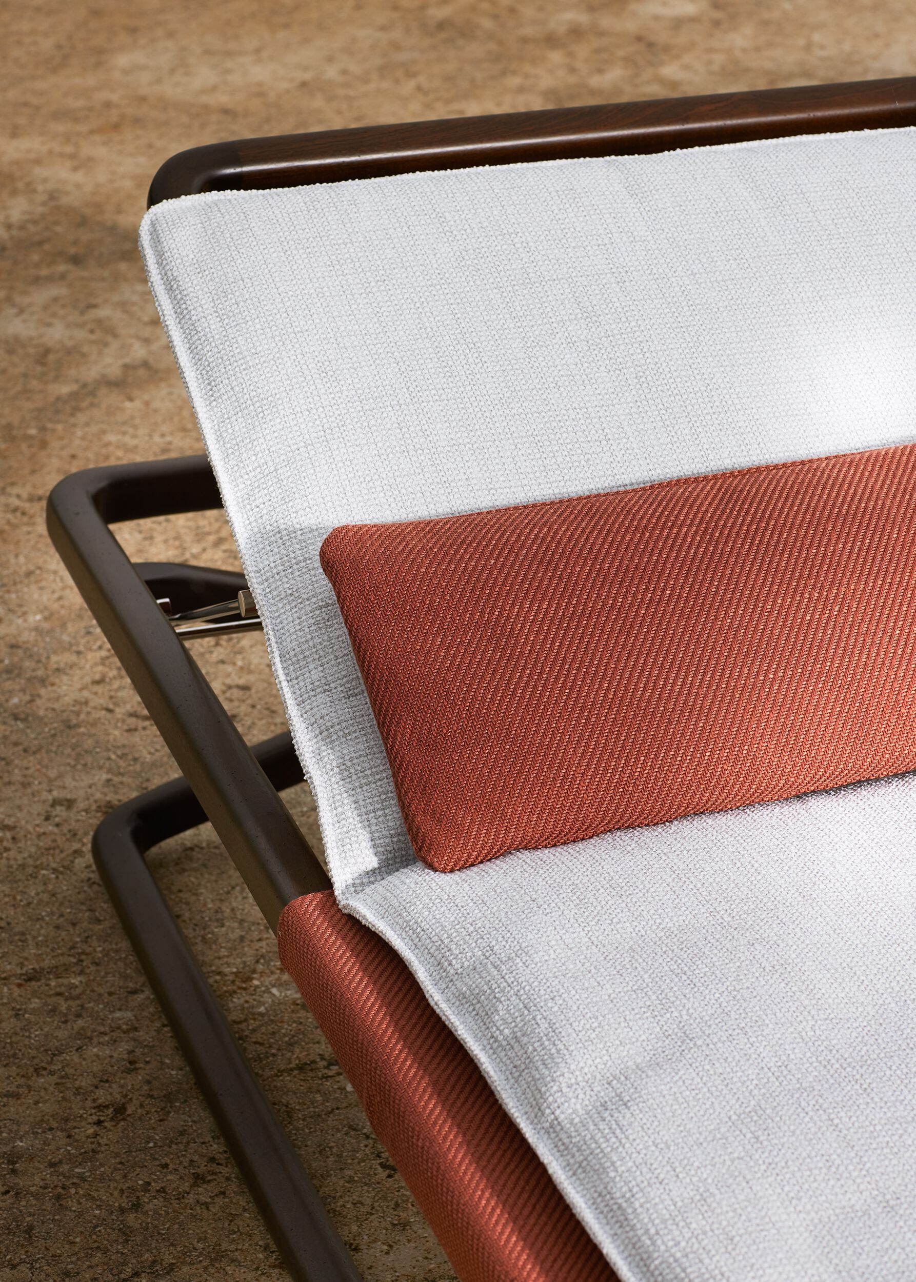 Садовая кровать с откидывающейся спинкой из красного дерева и ткани Exteta Loro Piana Interiors, Кресла Delight от Exteta ARCH-00132008 - Вид №7