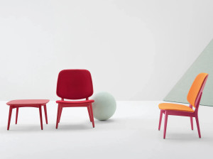 Кресло из бука с высокой спинкой и мягким сиденьем