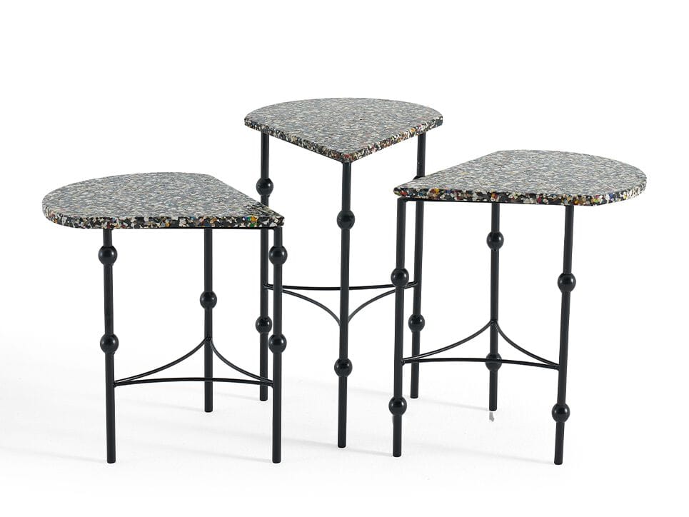 Высокий металлический журнальный столик с переработанной пластиковой столешницей NDESIGN Ezora ARCH-00072852