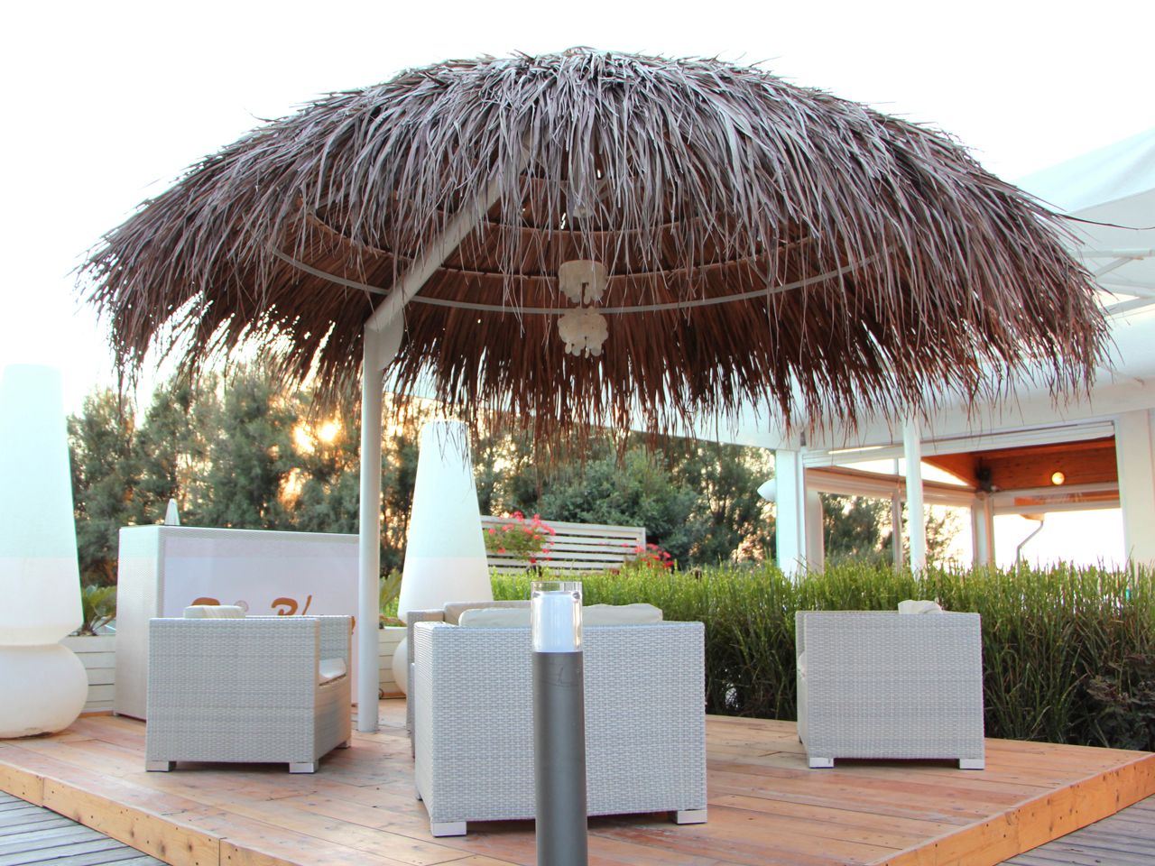 Зонтик с боковым полюсом из натурального Макути AFRICA STYLE Exotic Tres Chic ARCH-00142170