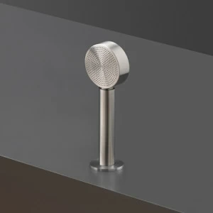 колесный диск установлен выдвижной круглый ручной душ диаметр 70 мм со шлангом в Cromolux и слива системы  LTZ92 CEADESIGN