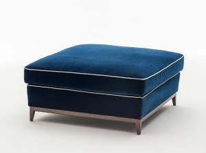 Квадратный пуф из ткани