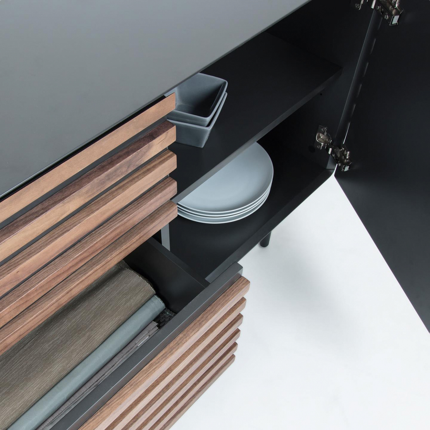 057681 Сервант Mahon 162X73 орех La Forma Kesia  - Вид №1