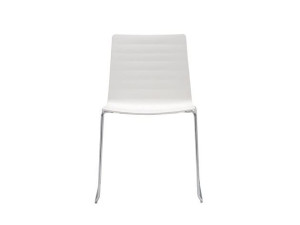 Штабелируемый стул с мягкими салазками