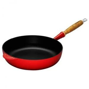 Сотейник чугунный Le Creuset с деревянной ручкой, Ø28 см, вишневый