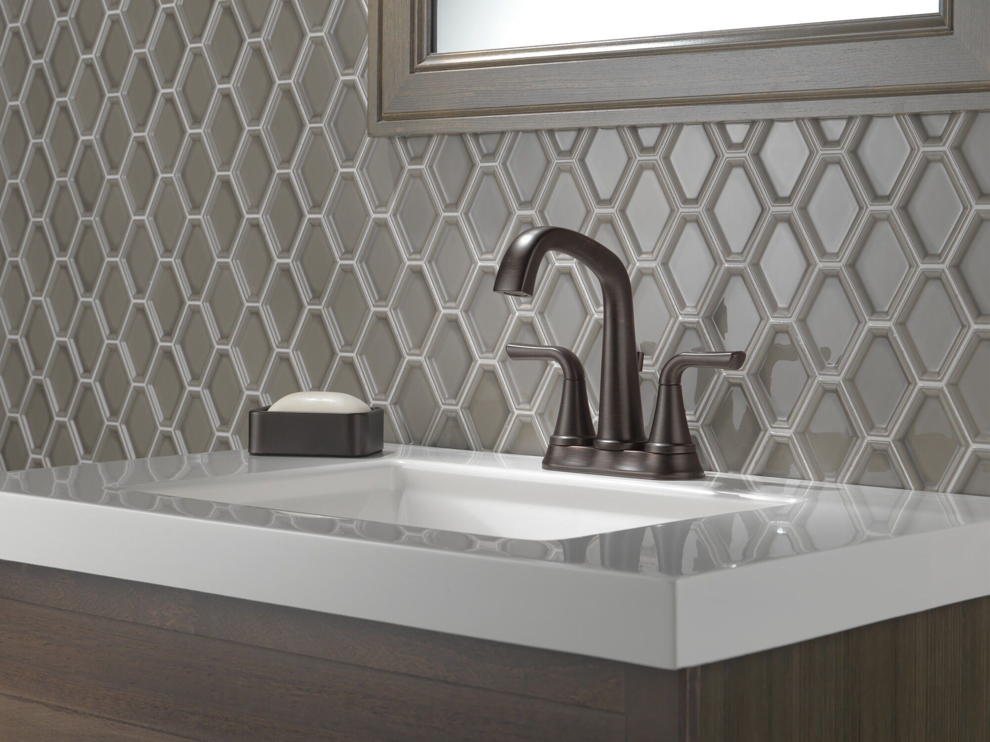 25890LF-RB Смеситель для ванной комнаты с двумя ручками Delta Faucet Larkin Венецианская бронза  - Вид №3