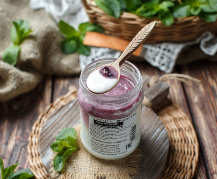 5901 Йогурт греческий 5% с черничным вареньем Вкусляндия  - Вид №1