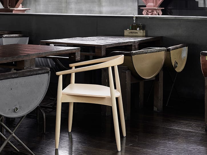 Деревянный стул ресторана с подлокотниками More Contract Joanna ARCH-00039543 - Вид №2