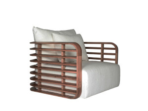 Кресло из массива дерева с подлокотниками