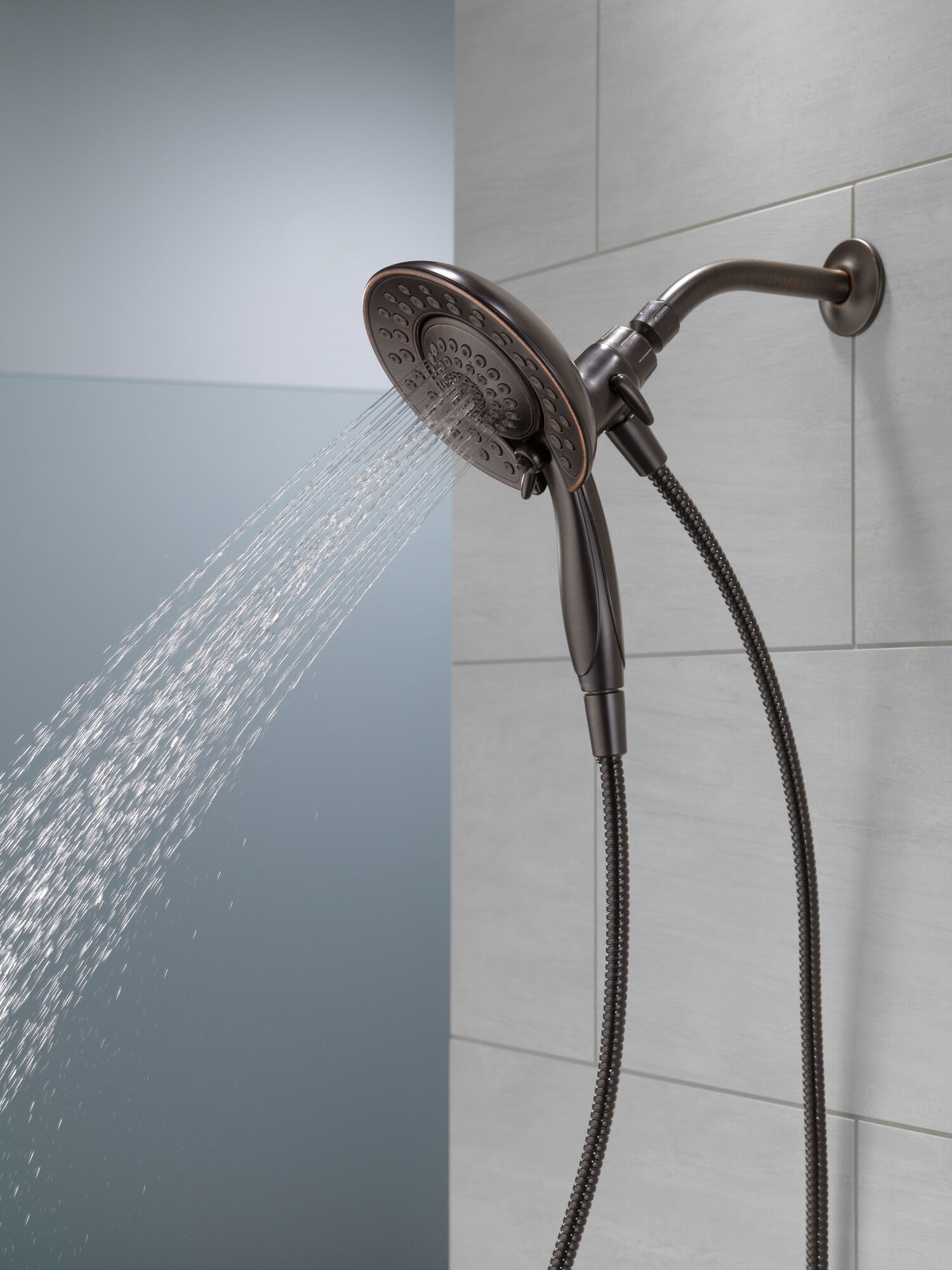 75583CRB In2ition® Душ 2 в 1 с 5 настройками Delta Faucet Universal Showering Венецианская бронза  - Вид №7