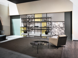 Тканевое вращающееся кресло с подлокотниками