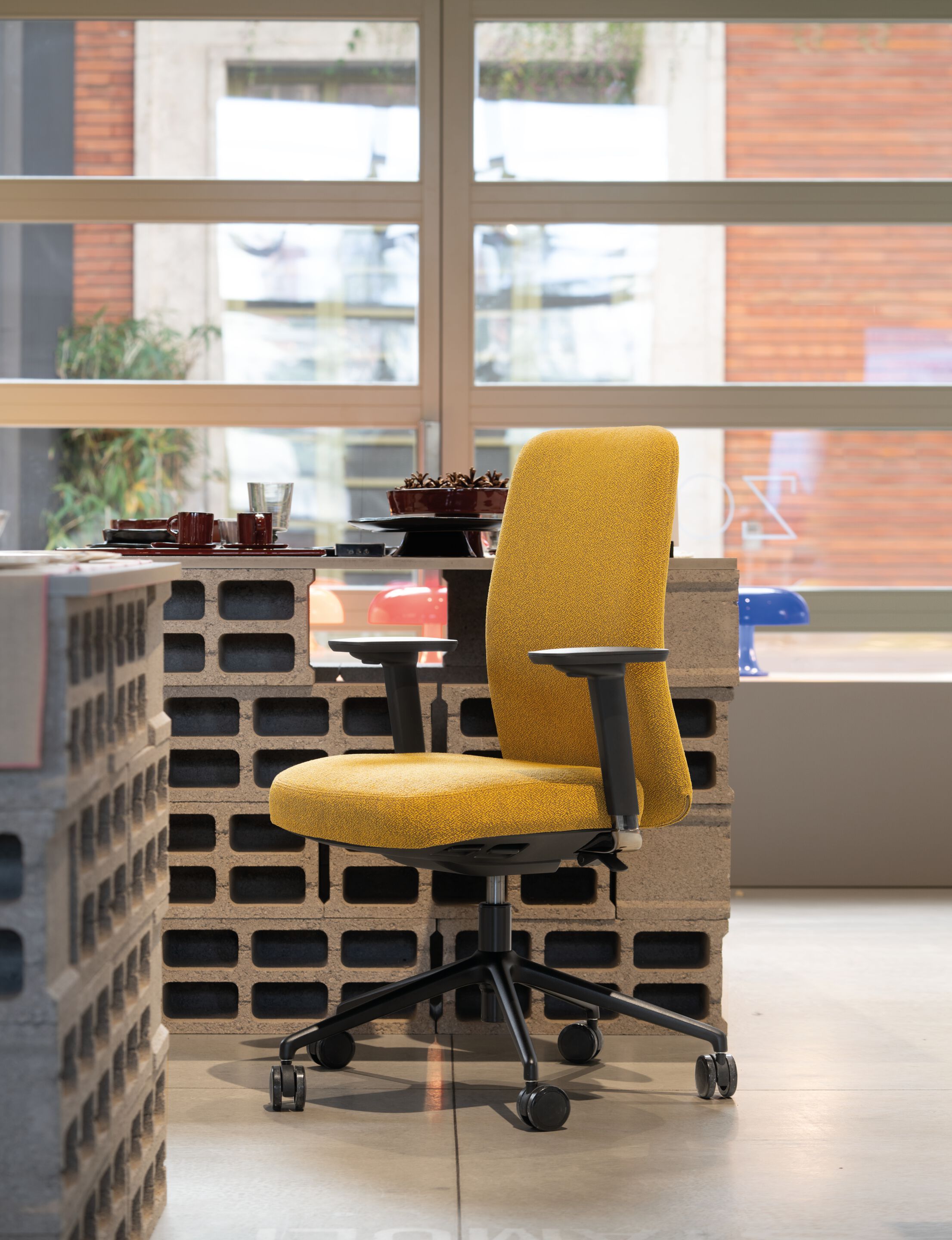 Поворотный тканевый рабочий стул с подлокотниками Quinti Sedute BLITZ ARCH-00041687 - Вид №1