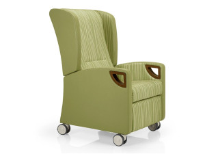 Кресло с колесами