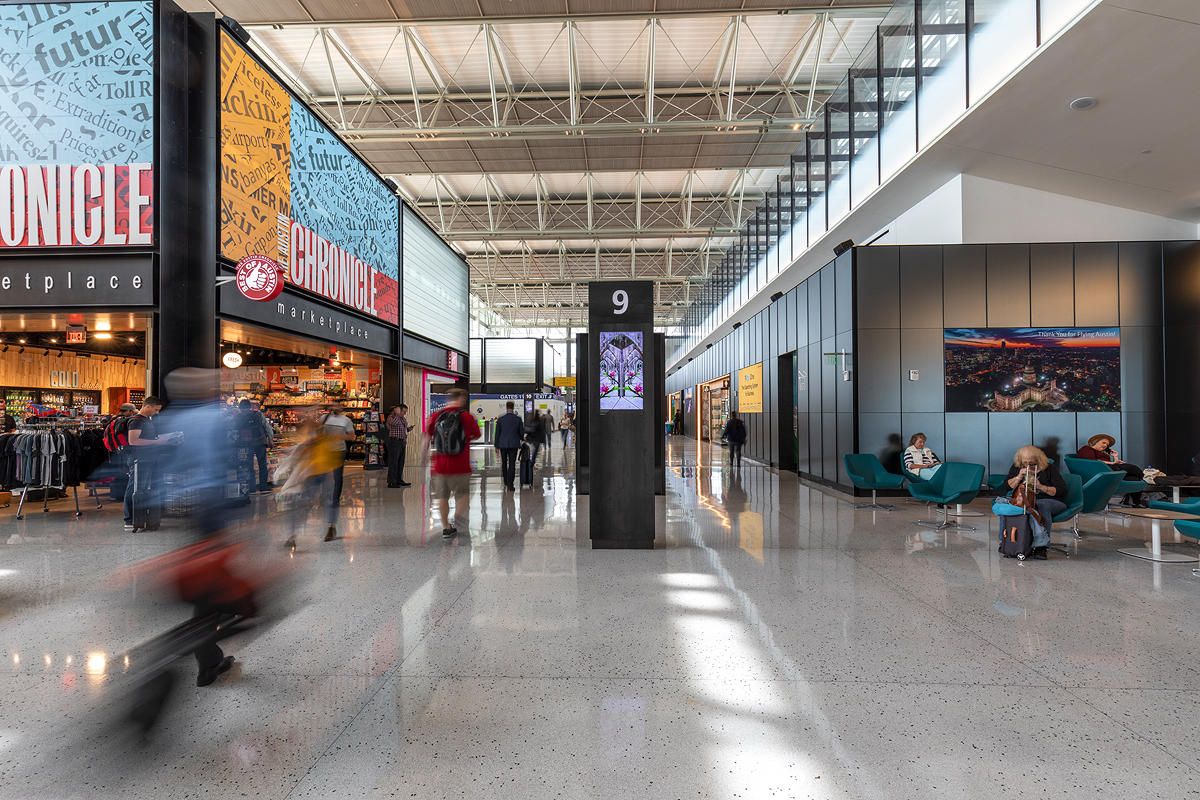 FSRT640 Система обшивки стен Levelr с панелями из стекла vivispectra vektr с индивидуальной прослойкой, показанной в конфигурации Reflective с отделкой pearlex + и открывающими ребрами из нержавеющей стали Forms-surfaces  - Вид №4