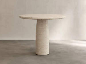 Круглый обеденный стол из натурального камня